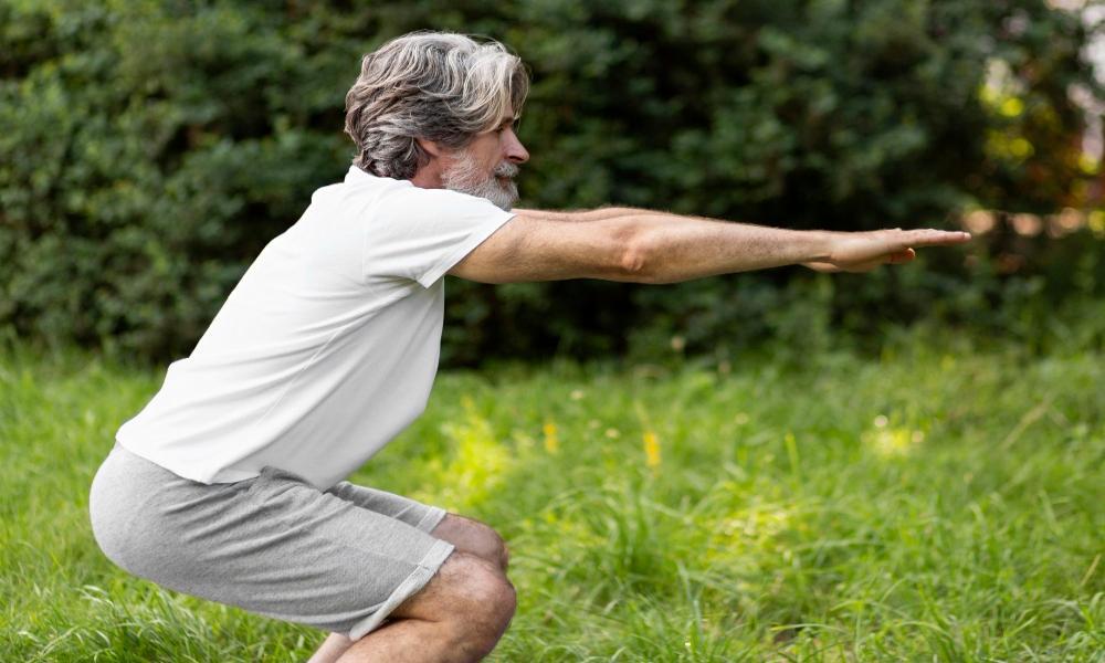 Man doing Kegels to relieve hemorrhoids