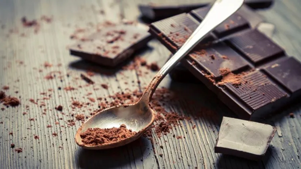 Dark chocolate that is high in polyphenols and flavonoids