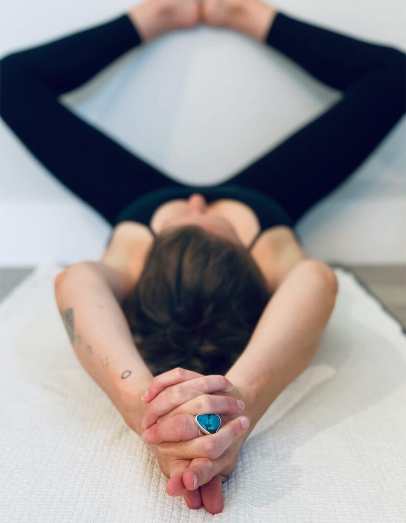 lady practicing pelvic floor exercise to treat vaginismus