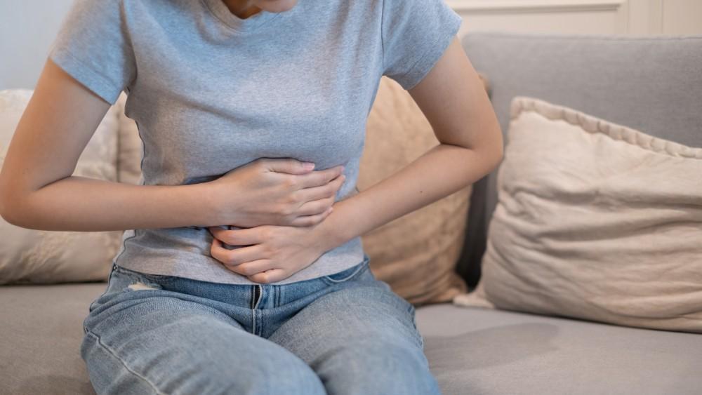 lady holding her abdomen in pain